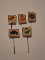 5x voetbal speldje, Verzamelen, Speldjes, Pins en Buttons, Ophalen of Verzenden, Gebruikt, Sport