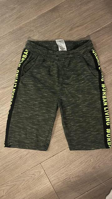 Groene jogging korte broek maat 146/152 beschikbaar voor biedingen