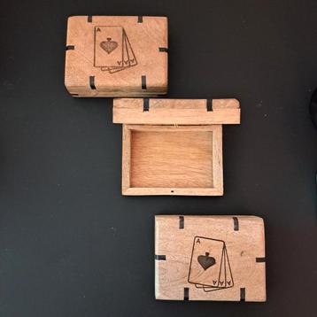 NIEUW: Houten Doosje Speelkaarten - Aas Schoppen beschikbaar voor biedingen