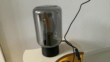 Leuke tafellamp nachtkastje lamp met stekker aan/uit beschikbaar voor biedingen