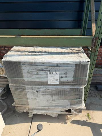 Pallet dakpannen beschikbaar voor biedingen