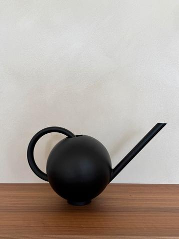 Ferm Living Orb Zwarte Bolvormige Gieter - Modern Design beschikbaar voor biedingen