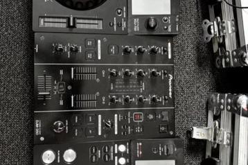 Pioneer DJM 350 mixer met effecten beschikbaar voor biedingen