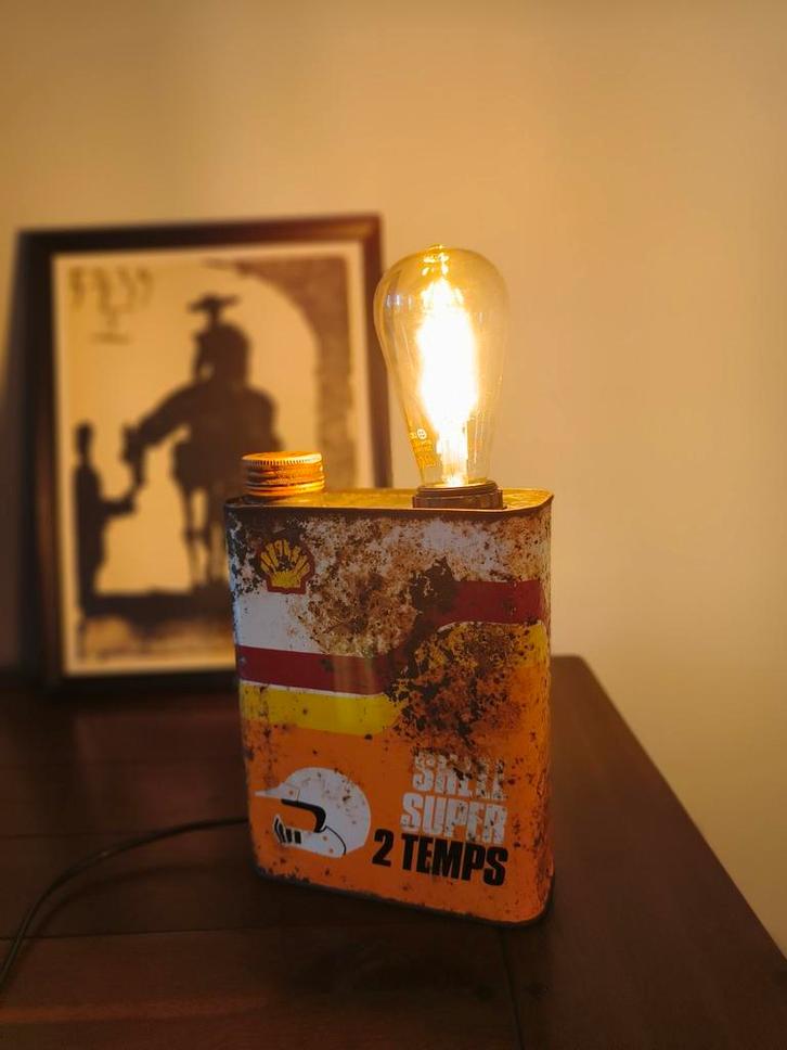 Unieke vintage Shell olieblik lamp – industriële eyecatcher., Huis en Inrichting, Lampen | Tafellampen, Zo goed als nieuw, Minder dan 50 cm