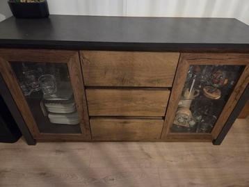 Dressoir beschikbaar voor biedingen