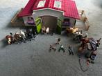 Schleich paardenstal met 14 Schleich paarden en accessoires, Ophalen of Verzenden, Zo goed als nieuw
