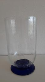 Oude glazen vaas met blauwe voet, Antiek en Kunst, Ophalen of Verzenden
