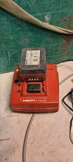 Hilti  acculader en batterij met koffer, Doe-het-zelf en Verbouw, Gereedschap | Boormachines, Ophalen of Verzenden, Zo goed als nieuw