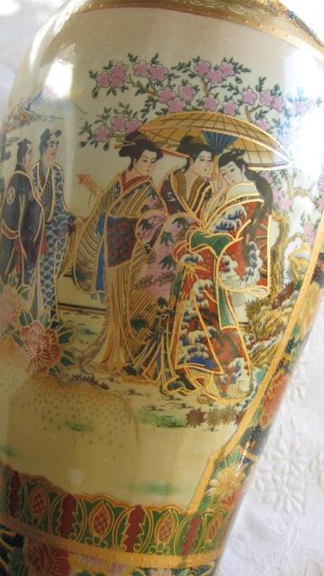 Chinese Satsuma vaas met garden scenery beschikbaar voor biedingen
