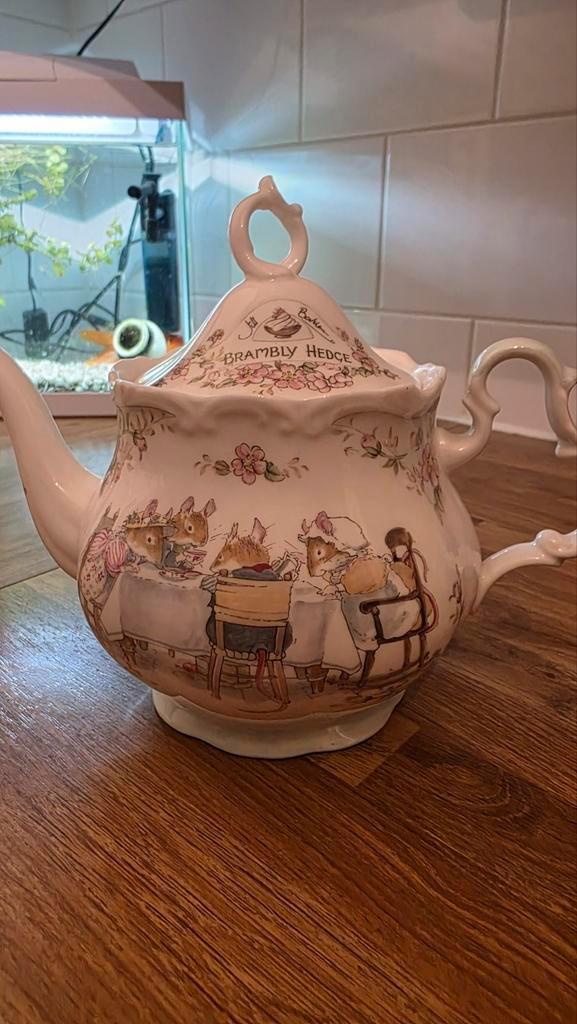 Royal Doulton Brambly Hedge Theeservies Theepot, Antiek en Kunst, Antiek | Keramiek en Aardewerk, Ophalen