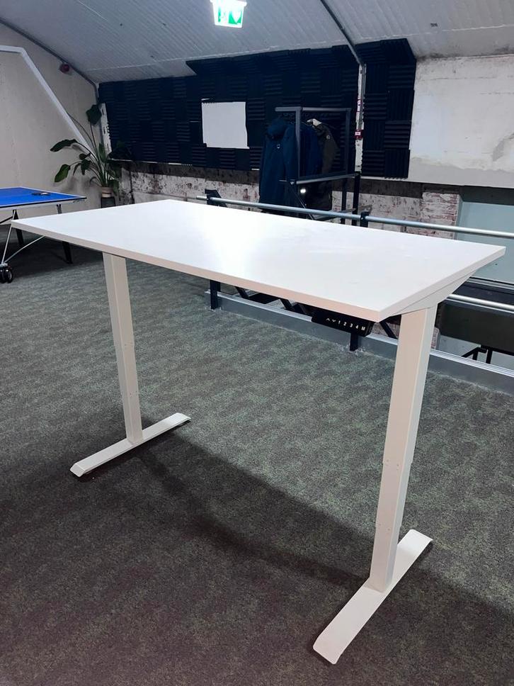 6x Wit Zit-Sta Bureau - Verstelbaar!, Huis en Inrichting, Bureaus, Zo goed als nieuw, Stabureau, Elektrisch, Ophalen