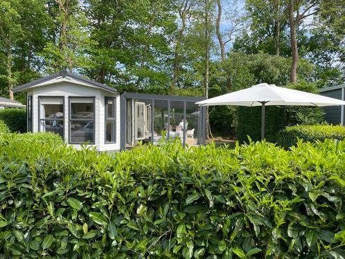 Luxe chalet met veranda en tuinhuis te koop, Caravans en Kamperen, Stacaravans, tot en met 4, Ophalen