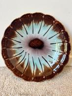Prachtig vintage bord/schaal, 22,5x3cm. 60s 70s retro schelp, Huis en Inrichting, Keuken | Servies, Gebruikt, Verzenden, Bord(en)