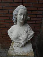 Betonnen borstbeeld vrouw, Ophalen, Gebruikt