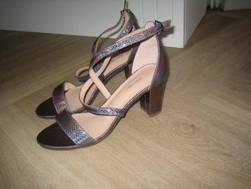 Mooie nieuwe Gala schoenen met hak in mt 39 beschikbaar voor biedingen