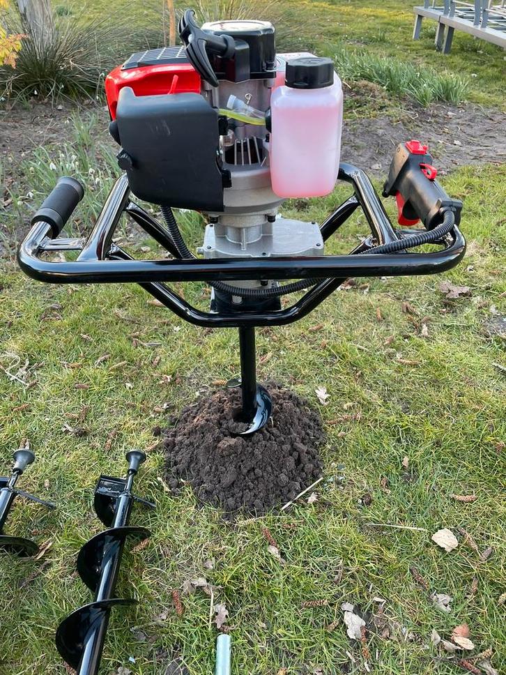 Te Huur: Grondboor op Benzine | 4 maten boren tot 140cm diep, Tuin en Terras, Hand-tuingereedschap, Zo goed als nieuw, Grondboor