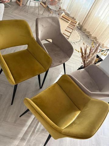 Eerkamerstoelen 4 stuks beschikbaar voor biedingen