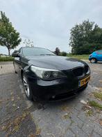 BMW 5-Serie 2.2 I 520 AUT 2004 Zwart, Auto's, Achterwielaandrijving, Zwart, Particulier, 170 pk