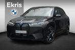 BMW iX xDrive50 M Sport | Trekhaak / Panoramdak / Soft-Close, Auto's, BMW, Automaat, Stof, Gebruikt, 523 pk