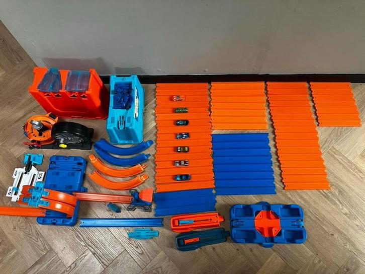 Hot Wheels Racebaan - Veel Onderdelen!, Kinderen en Baby's, Speelgoed | Racebanen, Gebruikt, Racebaan, Handmatig, Hot Wheels, Met looping