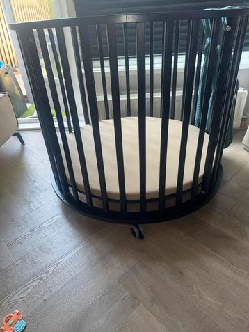 Ronde Babybox / Ledikant beschikbaar voor biedingen