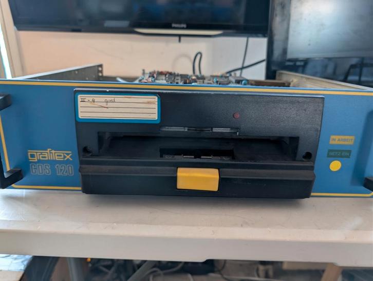 8 inch floppy drive / gaat aan / verder niet getest, Computers en Software, Vintage Computers, Ophalen of Verzenden