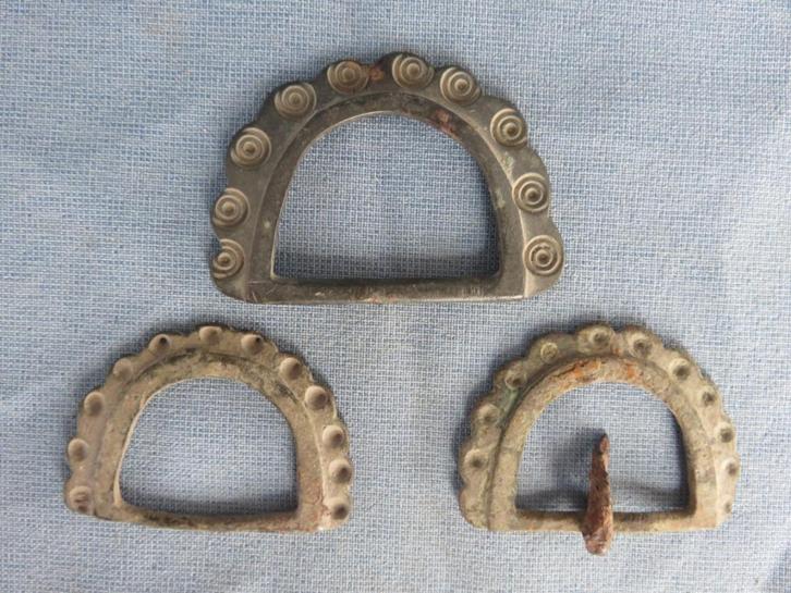 Middeleeuwen - gespen - 8e - 12e eeuw - bodemvondsten, Antiek en Kunst, Antiek | Koper en Brons, Brons, Ophalen of Verzenden