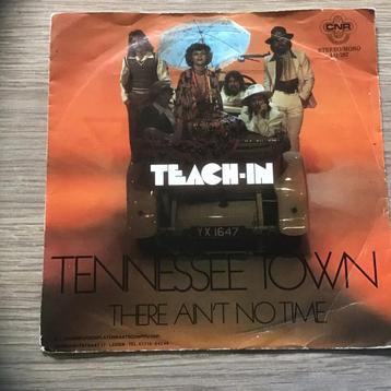 Teach-In - Tennessee town beschikbaar voor biedingen