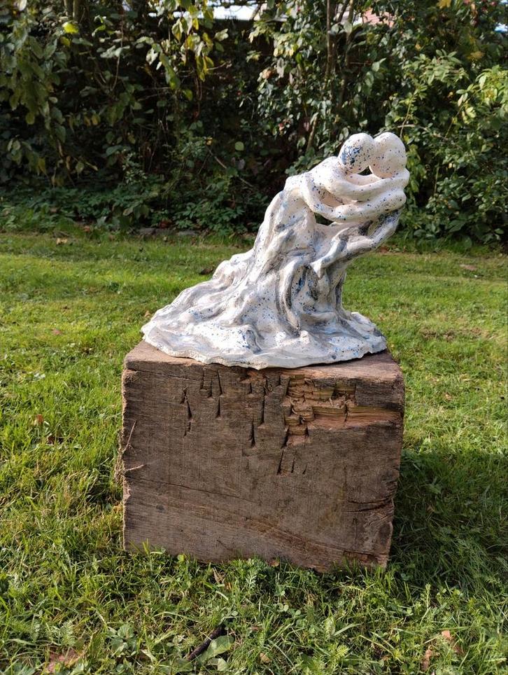 Keramisch Beeld: liefde der dingen., Antiek en Kunst, Kunst | Beelden en Houtsnijwerken, Ophalen of Verzenden