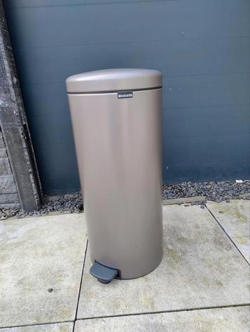 Brabantia NewIcon Pedaalemmer 30 Liter Platinum

 beschikbaar voor biedingen
