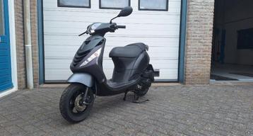Leuke piaggio zip 2017 / 4T / black on black / brom / 45km! beschikbaar voor biedingen
