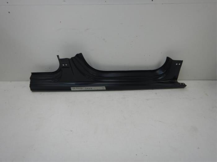 Skoda Octavia IV Snijdeel Rechts Dorpel, Auto-onderdelen, Overige Auto-onderdelen, Gebruikt, Ophalen