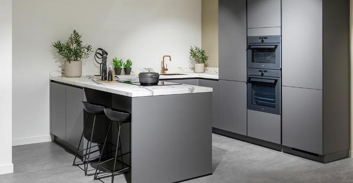 UITVERKOOP SHOWROOMKEUKEN S24, Huis en Inrichting, Keuken | Complete keukens, Nieuw, U-keuken, Grijs, Kunststof, Ophalen