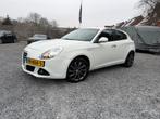 Alfa Romeo Giulietta 1.4 Turbo AIRCO/CRUISE / LEER / NWE APK, Wit, 17 km/l, Hatchback, Giulietta