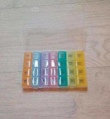 NIEUWE PILLENDOOS MAANDAG TOT ZONDAG 4 VAKJES PER DAG beschikbaar voor biedingen