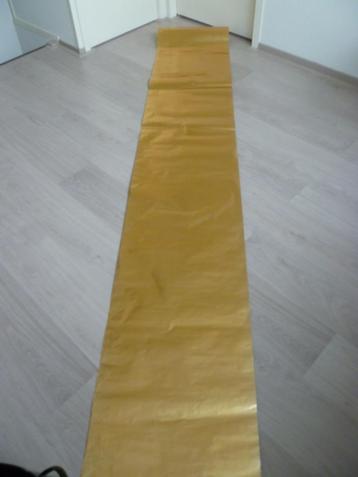 Rol goudpapier.  11,60 meter lang x 44,8 cm. breed.