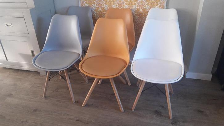 zes x Stoel kuipstoel, scandinavisch grijs wit oranje / oker, Huis en Inrichting, Stoelen, Gebruikt, Eén, Hout, Kunststof, Metaal