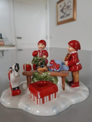 Beeldje Kerst Villeroy en Boch Nostalgic Village  beschikbaar voor biedingen