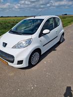 Peugeot 107 1.0 12V 3DR 2010 Wit, Auto's, Voorwielaandrijving, Stof, 4 stoelen, Handgeschakeld