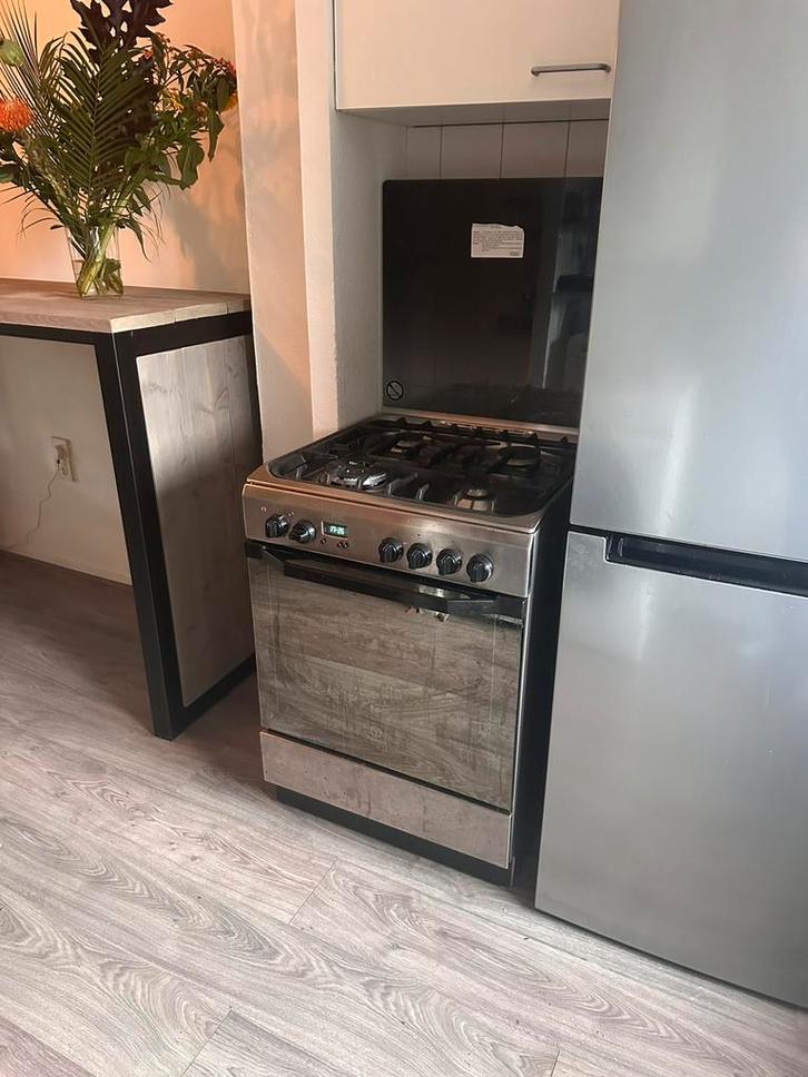 Indesit gasfornuis en elektrische oven combinatie (gebruikt), Witgoed en Apparatuur, Fornuizen, Gebruikt, Vrijstaand, Gas, 4 kookzones