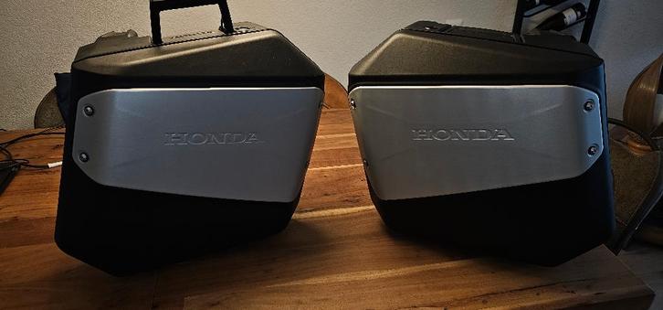 Honda X-ADV 750 - Originele nieuwe Koffers met binnentassen, Motoren, Accessoires | Koffers en Tassen, Nieuw, Ophalen