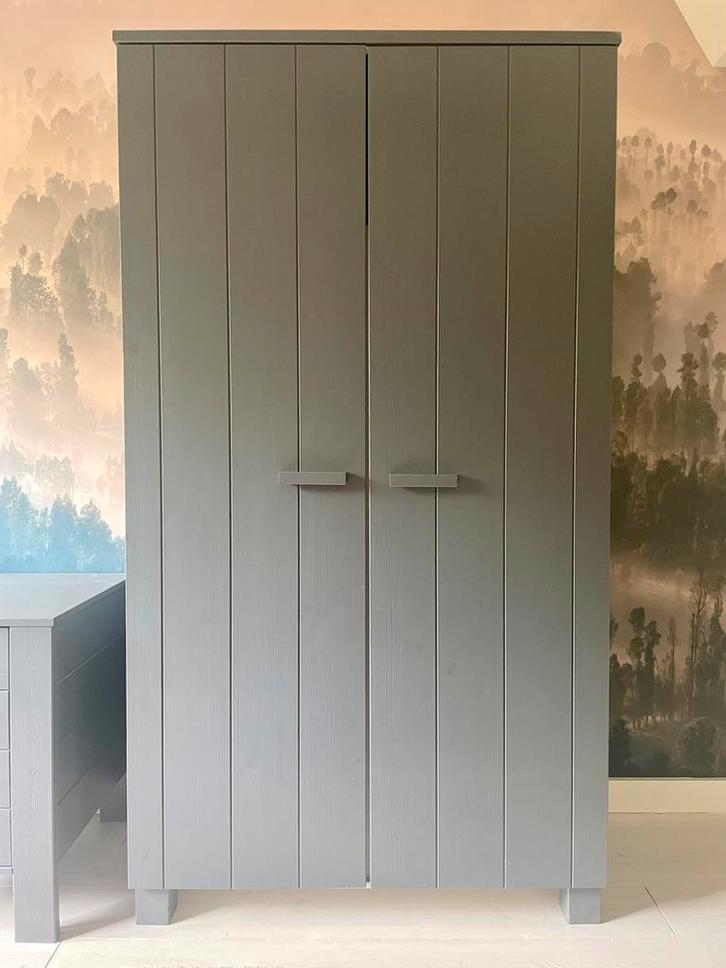 Dennis kledingkast - donkergrijs grenen, Huis en Inrichting, Kasten | Kledingkasten, Gebruikt, 150 tot 200 cm, 100 tot 150 cm