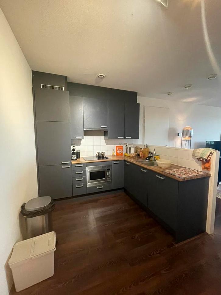 Functionele keuken uit 2009 - Alles-in-een, Huis en Inrichting, Keuken | Complete keukens, Gebruikt, Hoekkeuken, Grijs, Kunststof