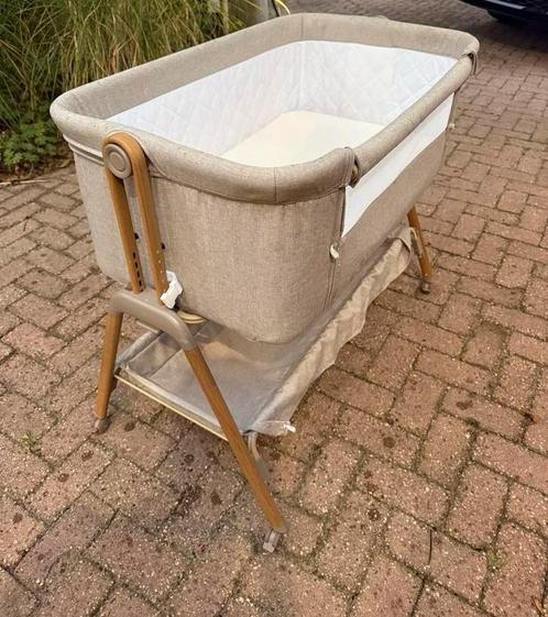 Co-sleeper Chipolino Taupe inclusief Aerosleep Matras, Kinderen en Baby's, Babywiegjes en Ledikanten, Zo goed als nieuw, Wieg