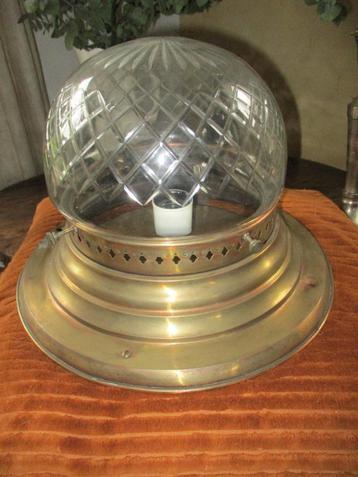 Antiek grote plafondlamp beschikbaar voor biedingen