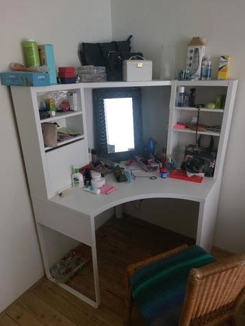 hoekburea Ikea MICKE beschikbaar voor biedingen