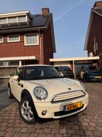 Mini (r56) 1.6 75pk 2010 Wit, Auto's, Voorwielaandrijving, 4 cilinders, 4 stoelen, Wit