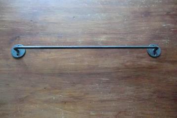 metalen wandbeugel beschikbaar voor biedingen