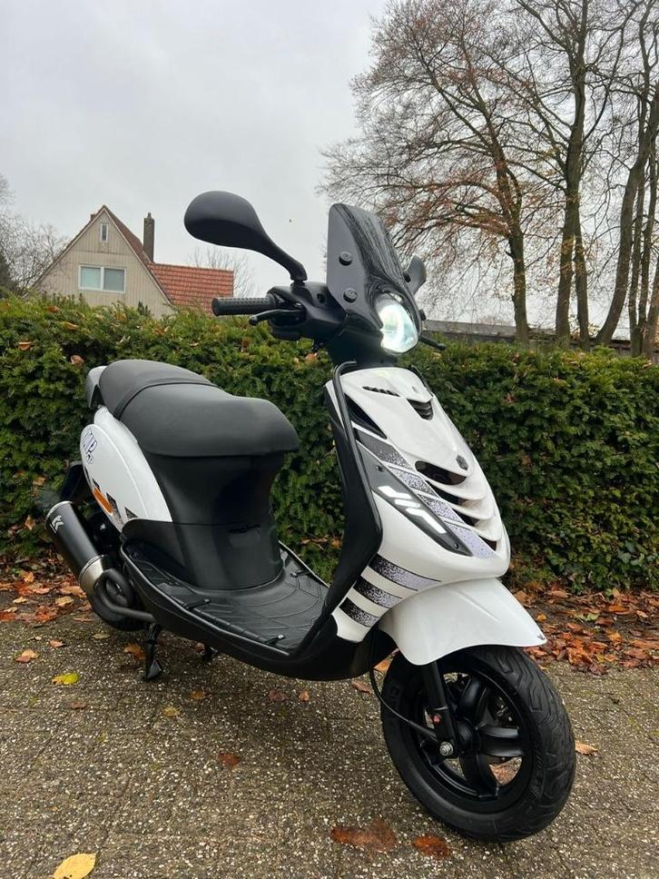 Piaggio Zip 4T 2V carburateur 45km full option brom scooter, Fietsen en Brommers, Scooters | Piaggio, Zo goed als nieuw, Zip, Maximaal 45 km/u