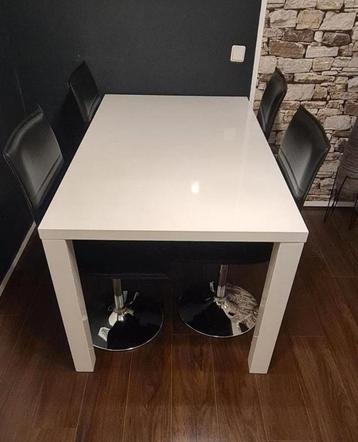 4 mooie eetkamerstoelen  comfortabel en stijlvol